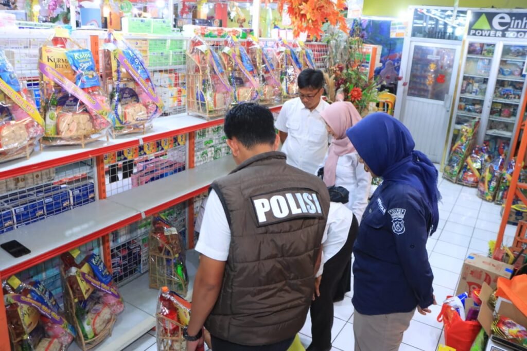 Satgas Pangan di Ngawi Jelang Lebaran Cek Bahan Pangan di Sejumlah Supermarket dan Pasar