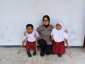 Peduli Kaum Difabel, Polwan Polres Ponorogo Berikan Perhatian Khusus Pelajar Penyandang Disabilitas