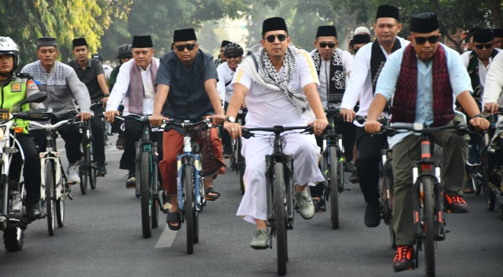 Cooling System Pilkada 2024, Polres Mojokerto Gowes Bareng Forkopimda dan 1.000 Santri