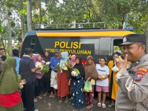 Mobil Sayur Kamtibmas Polresta Banyuwangi Jadi Sarana Cooling System Pilkada 2024 Sambil Berbagi